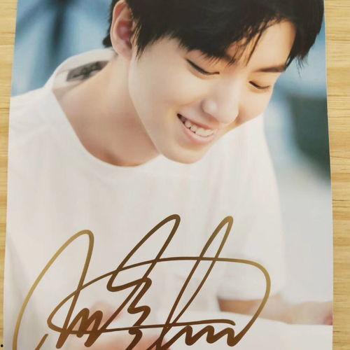 王俊凯的签名照片,青春偶像的温暖印记