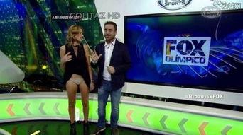 女主播西装裙走光,女主播意外成为焦点